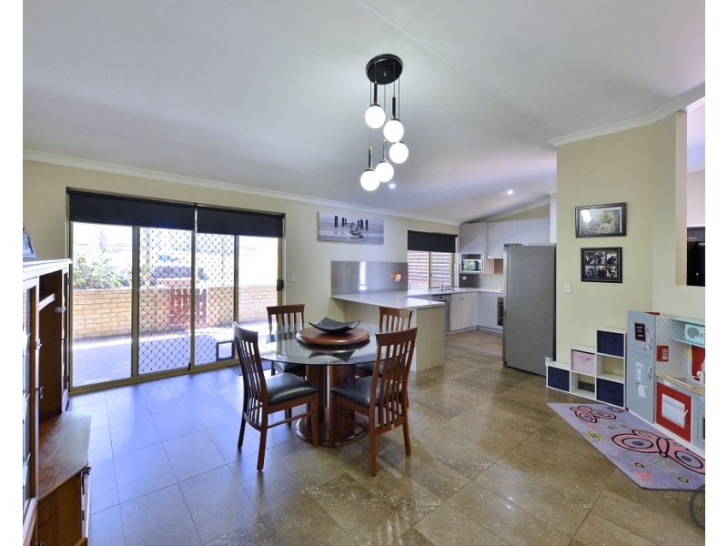 17 Amulla Court, Halls Head WA 6210