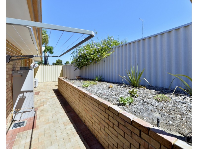 17 Amulla Court, Halls Head WA 6210