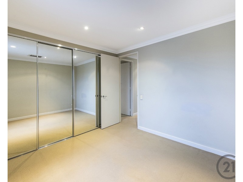 18  Caspian Way, Wannanup WA 6210