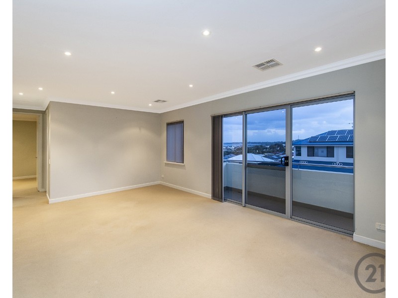 18  Caspian Way, Wannanup WA 6210