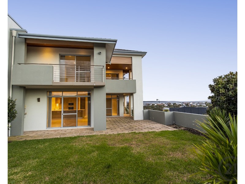 18  Caspian Way, Wannanup WA 6210