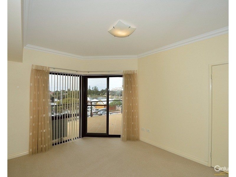 33/37 Dolphin Drive, Mandurah WA 6210