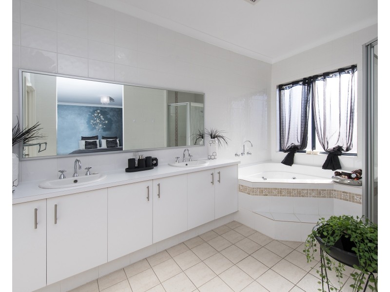 31 Coodanup Drive, Dudley Park WA 6210