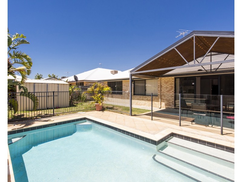 8 Quandong Parkway, Halls Head WA 6210
