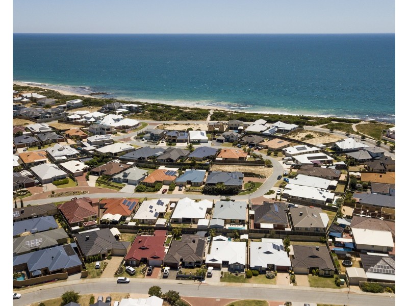 8 Quandong Parkway, Halls Head WA 6210