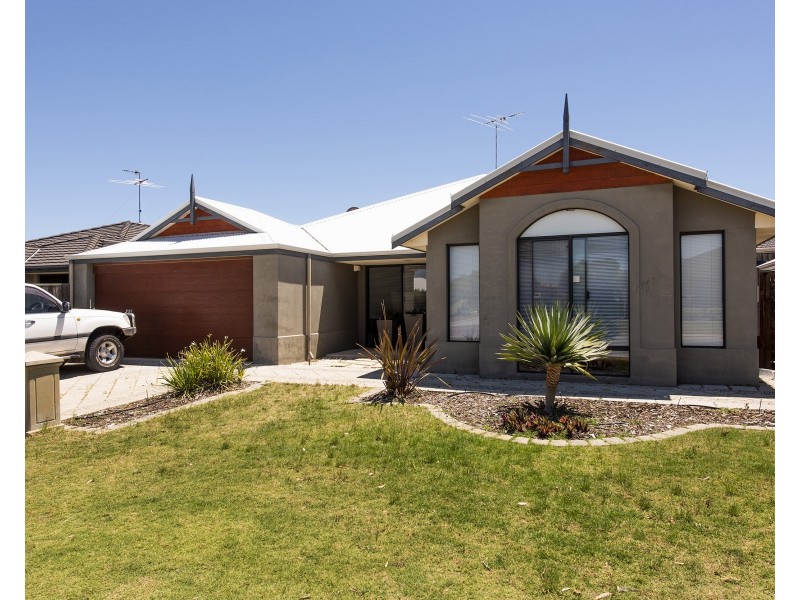 8 Quandong Parkway, Halls Head WA 6210