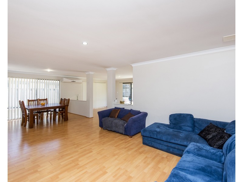 8 Quandong Parkway, Halls Head WA 6210