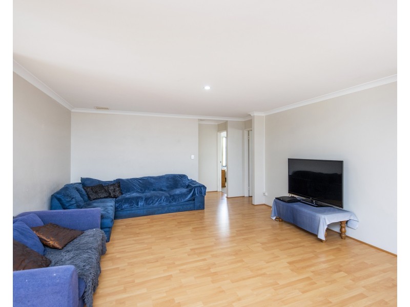 8 Quandong Parkway, Halls Head WA 6210