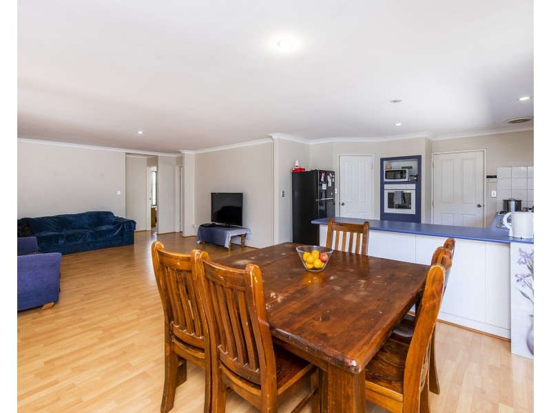 8 Quandong Parkway, Halls Head WA 6210