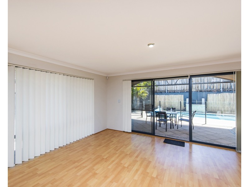 8 Quandong Parkway, Halls Head WA 6210