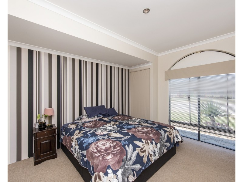 8 Quandong Parkway, Halls Head WA 6210
