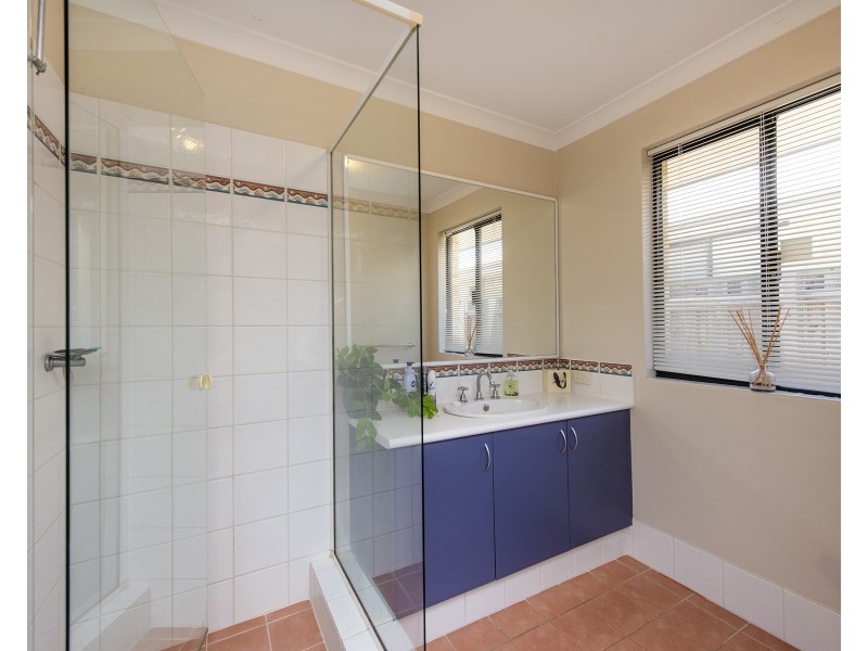 8 Quandong Parkway, Halls Head WA 6210