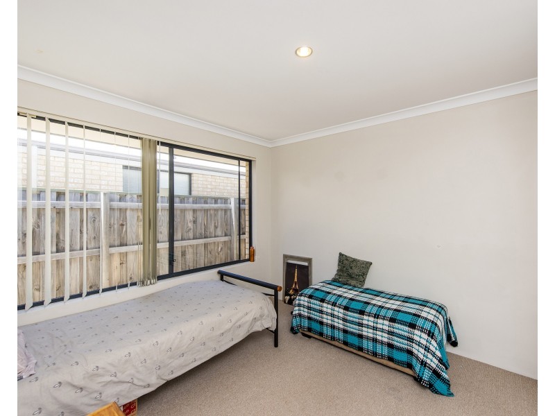 8 Quandong Parkway, Halls Head WA 6210