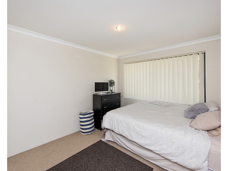 8 Quandong Parkway, Halls Head WA 6210