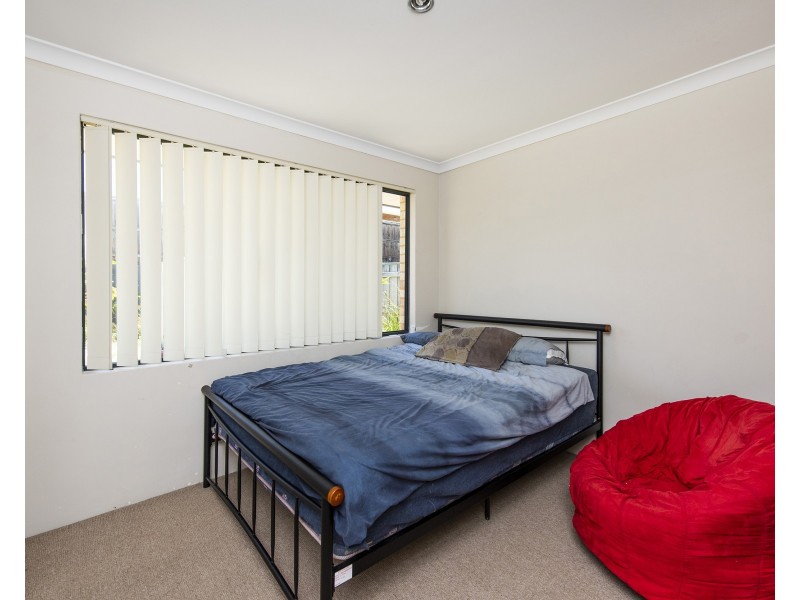8 Quandong Parkway, Halls Head WA 6210