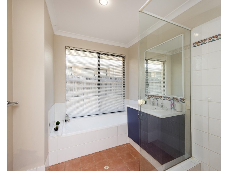8 Quandong Parkway, Halls Head WA 6210