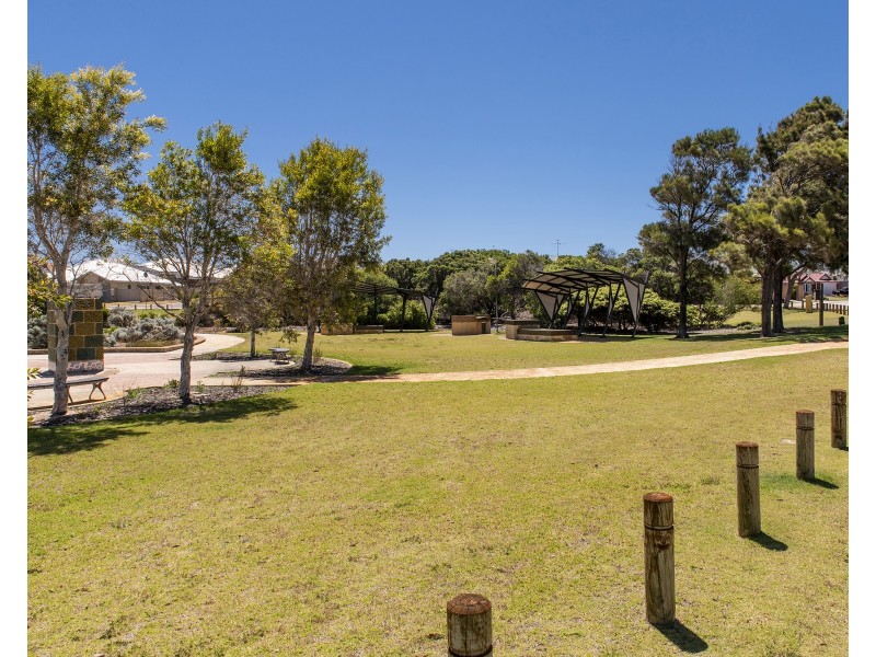 8 Quandong Parkway, Halls Head WA 6210