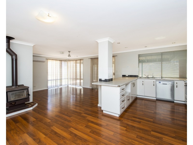 28 Muntries Place, Halls Head WA 6210