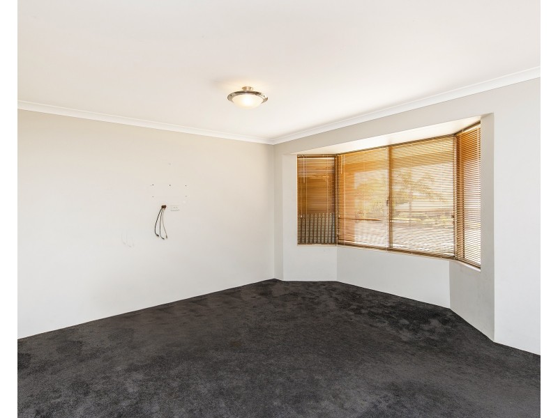 28 Muntries Place, Halls Head WA 6210