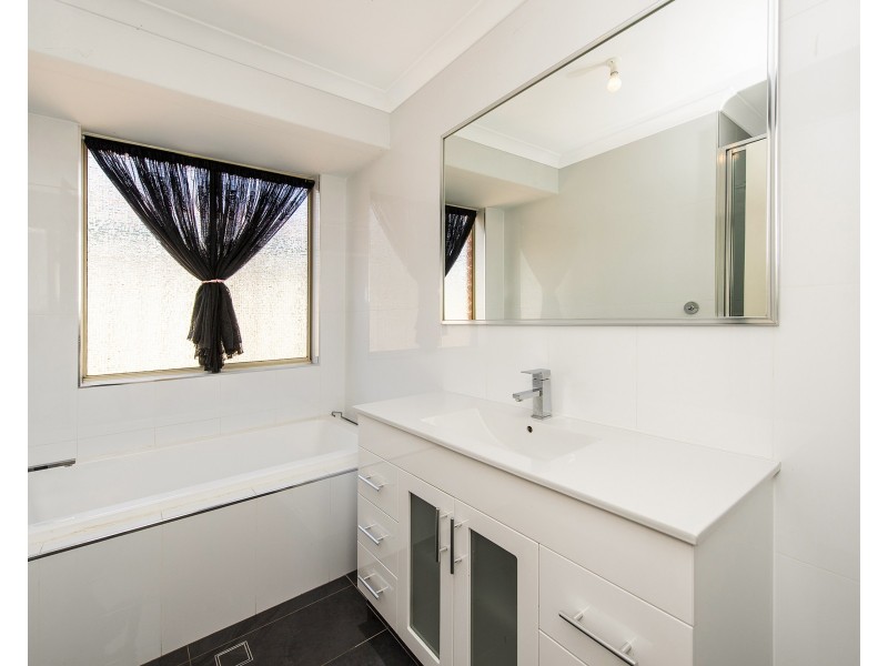 28 Muntries Place, Halls Head WA 6210