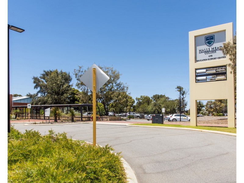 28 Muntries Place, Halls Head WA 6210