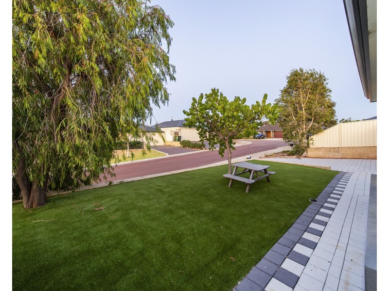 3 Woorabinda Rise, Lakelands WA 6180