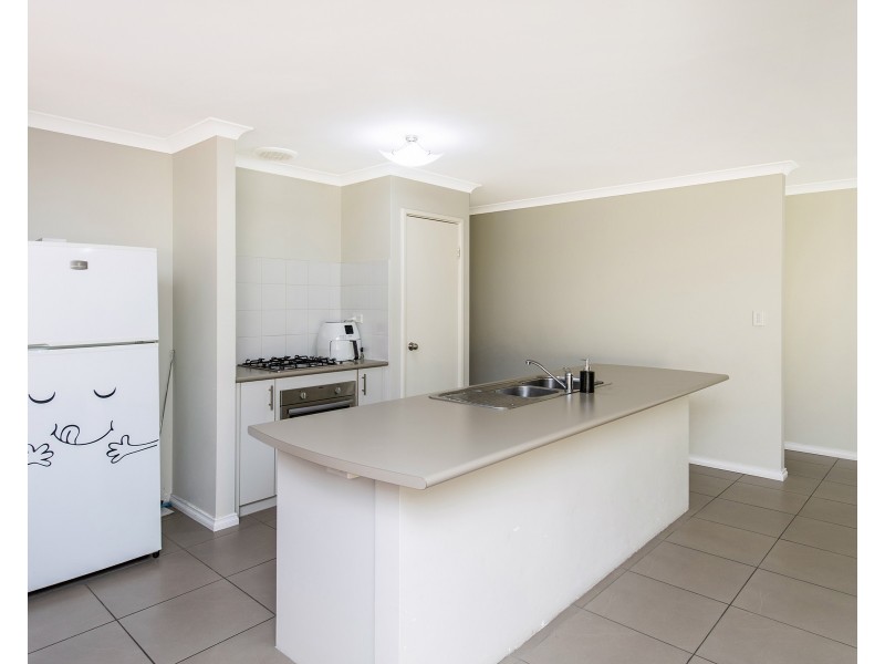 27 Bobtail Bend, Wannanup WA 6210