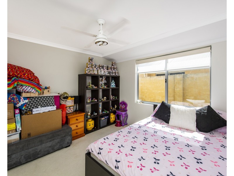 27 Bobtail Bend, Wannanup WA 6210