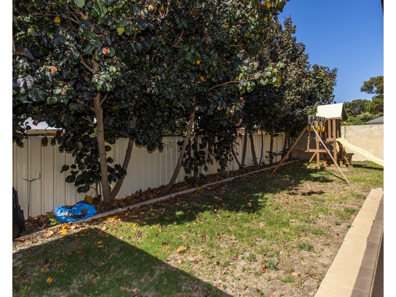 27 Bobtail Bend, Wannanup WA 6210
