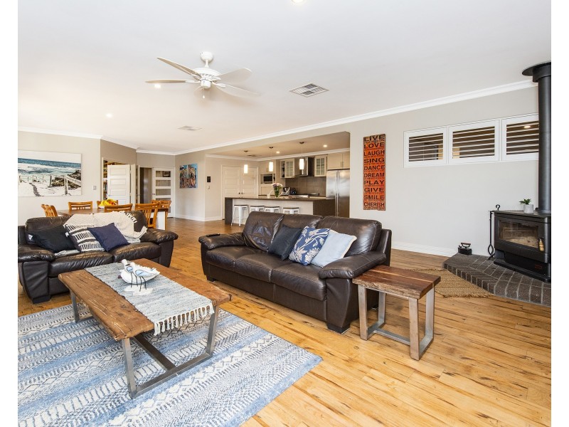 11 Adonis Road, Silver Sands WA 6210