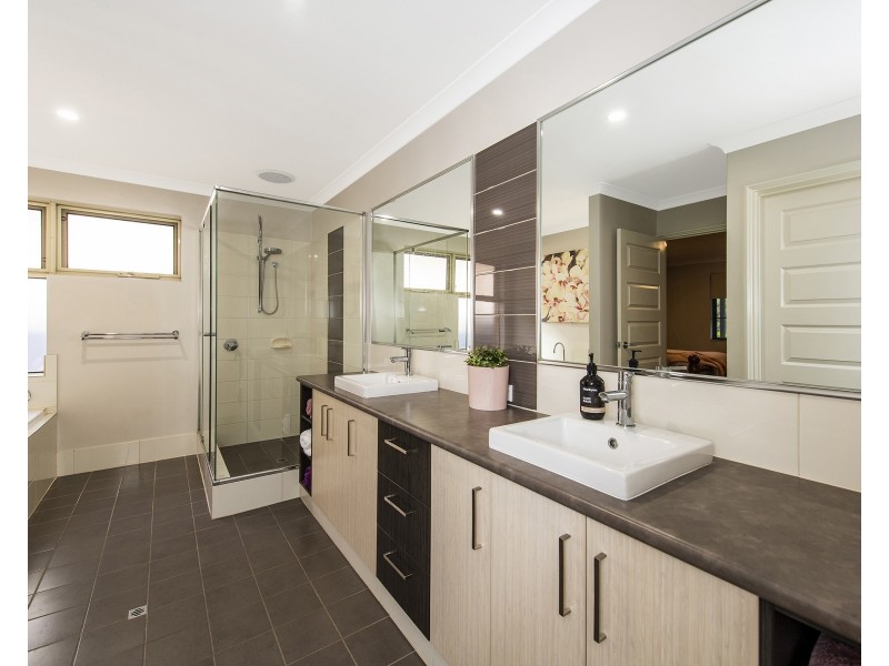 11 Adonis Road, Silver Sands WA 6210