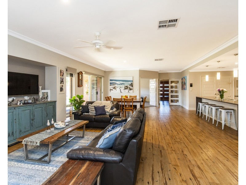 11 Adonis Road, Silver Sands WA 6210