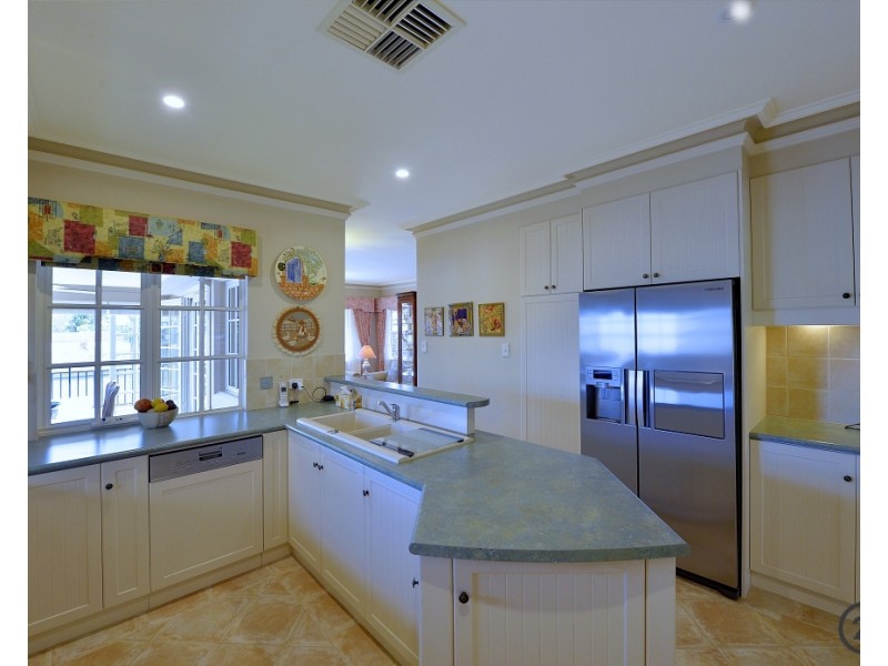 9 Picaroon Place, Halls Head WA 6210