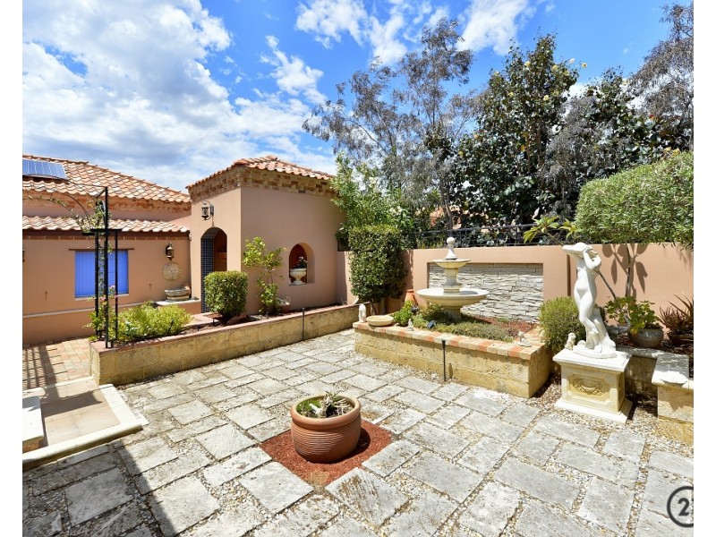 9 Picaroon Place, Halls Head WA 6210