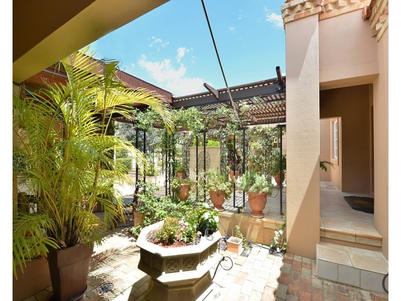 9 Picaroon Place, Halls Head WA 6210