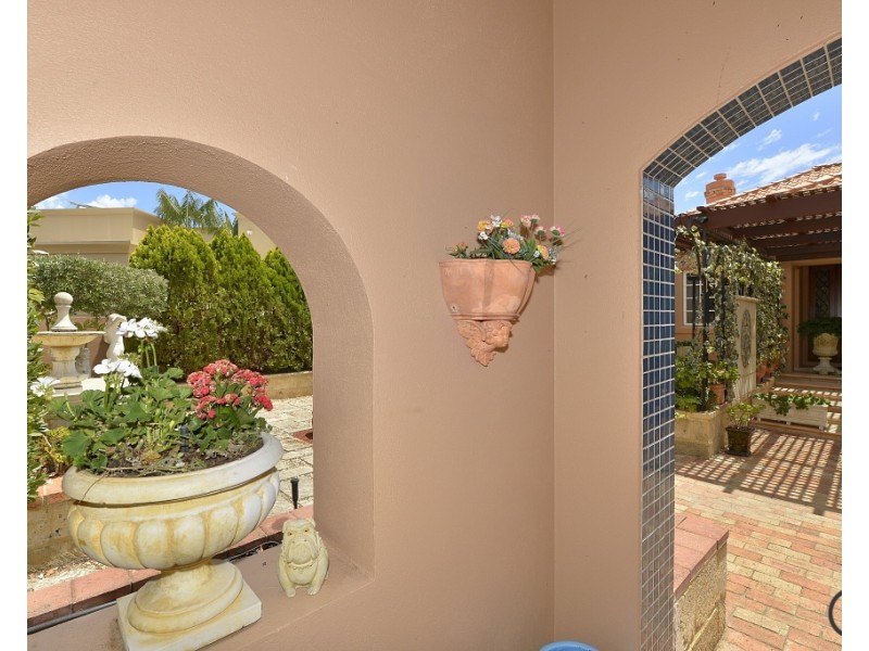 9 Picaroon Place, Halls Head WA 6210