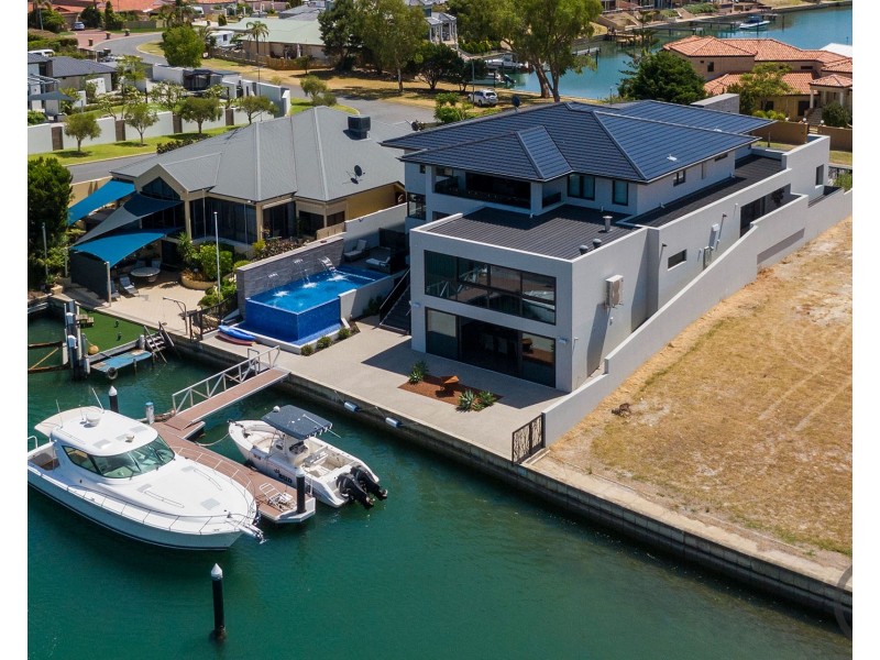 2 Cambria Island Retreat, Halls Head WA 6210