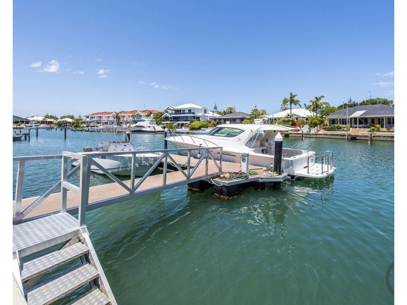 2 Cambria Island Retreat, Halls Head WA 6210