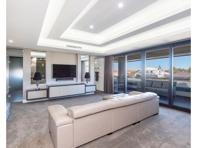 2 Cambria Island Retreat, Halls Head WA 6210