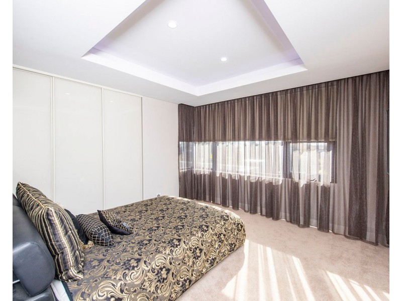 2 Cambria Island Retreat, Halls Head WA 6210