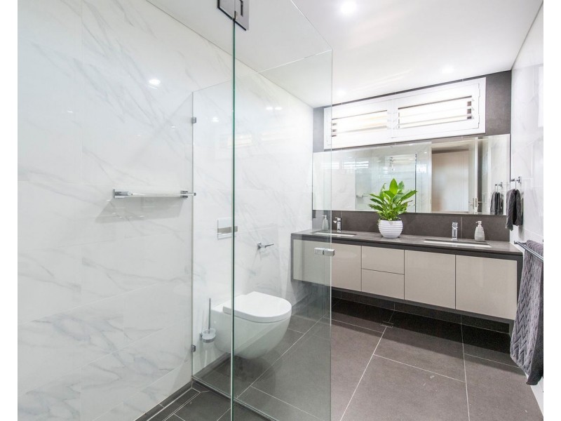 2 Cambria Island Retreat, Halls Head WA 6210