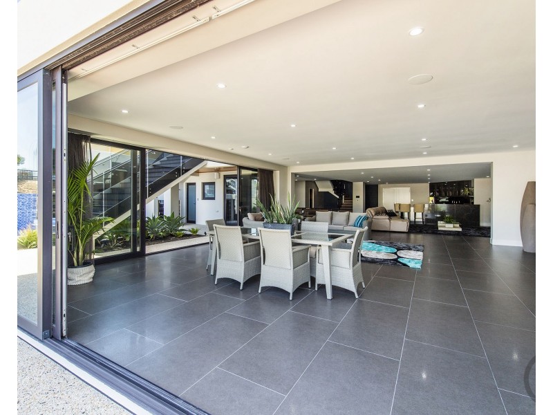 2 Cambria Island Retreat, Halls Head WA 6210