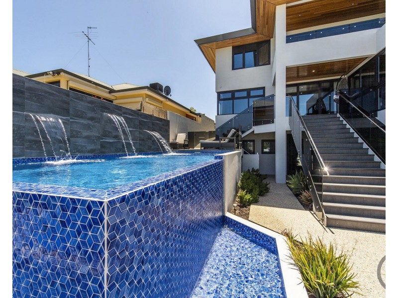 2 Cambria Island Retreat, Halls Head WA 6210