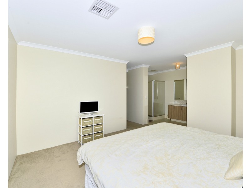 9 Bobtail Bend, Wannanup WA 6210
