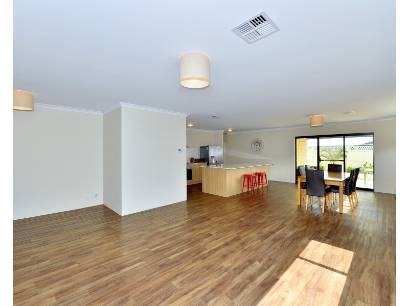 9 Bobtail Bend, Wannanup WA 6210