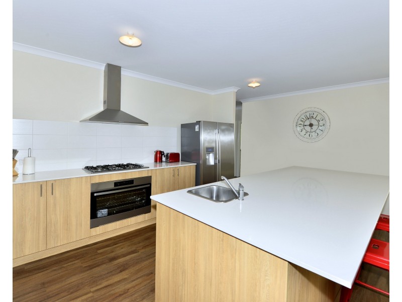 9 Bobtail Bend, Wannanup WA 6210