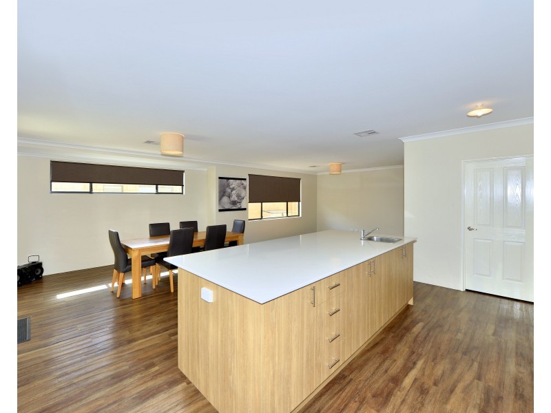 9 Bobtail Bend, Wannanup WA 6210