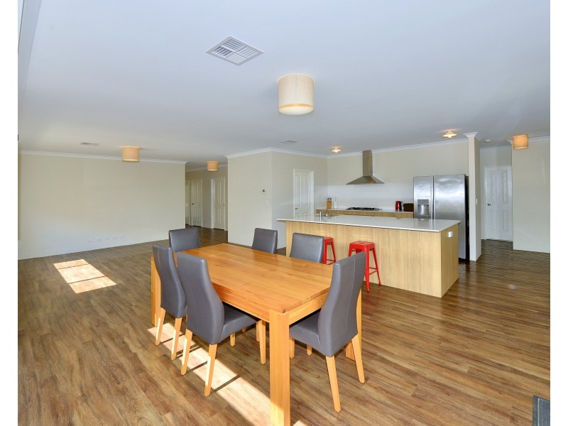 9 Bobtail Bend, Wannanup WA 6210