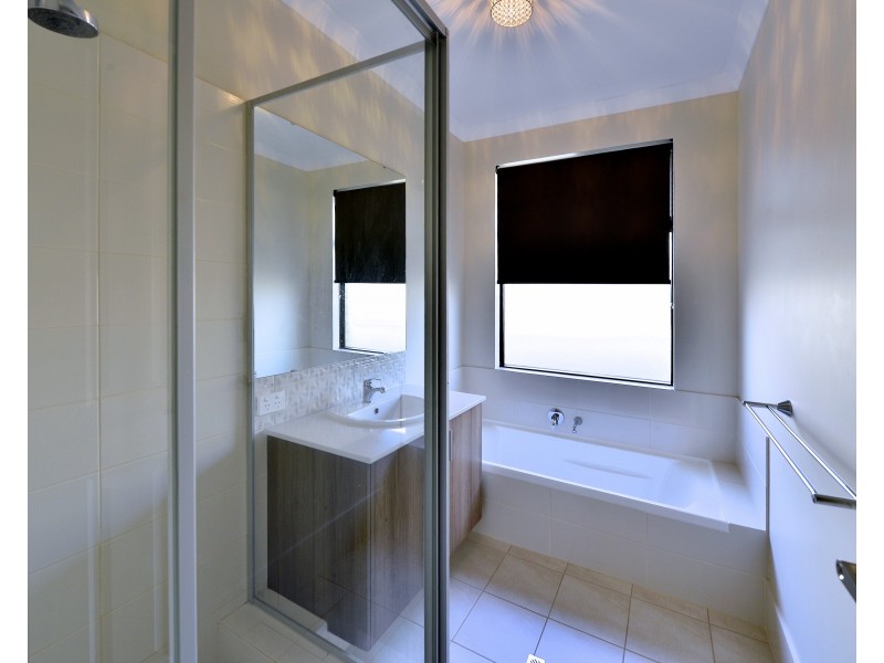 9 Bobtail Bend, Wannanup WA 6210