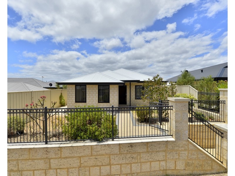 16 Salome Crescent, Lakelands WA 6180